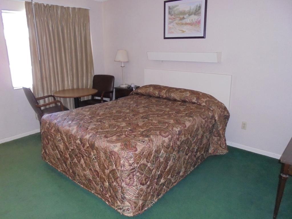 Pine Lodge Motel Baxley Δωμάτιο φωτογραφία
